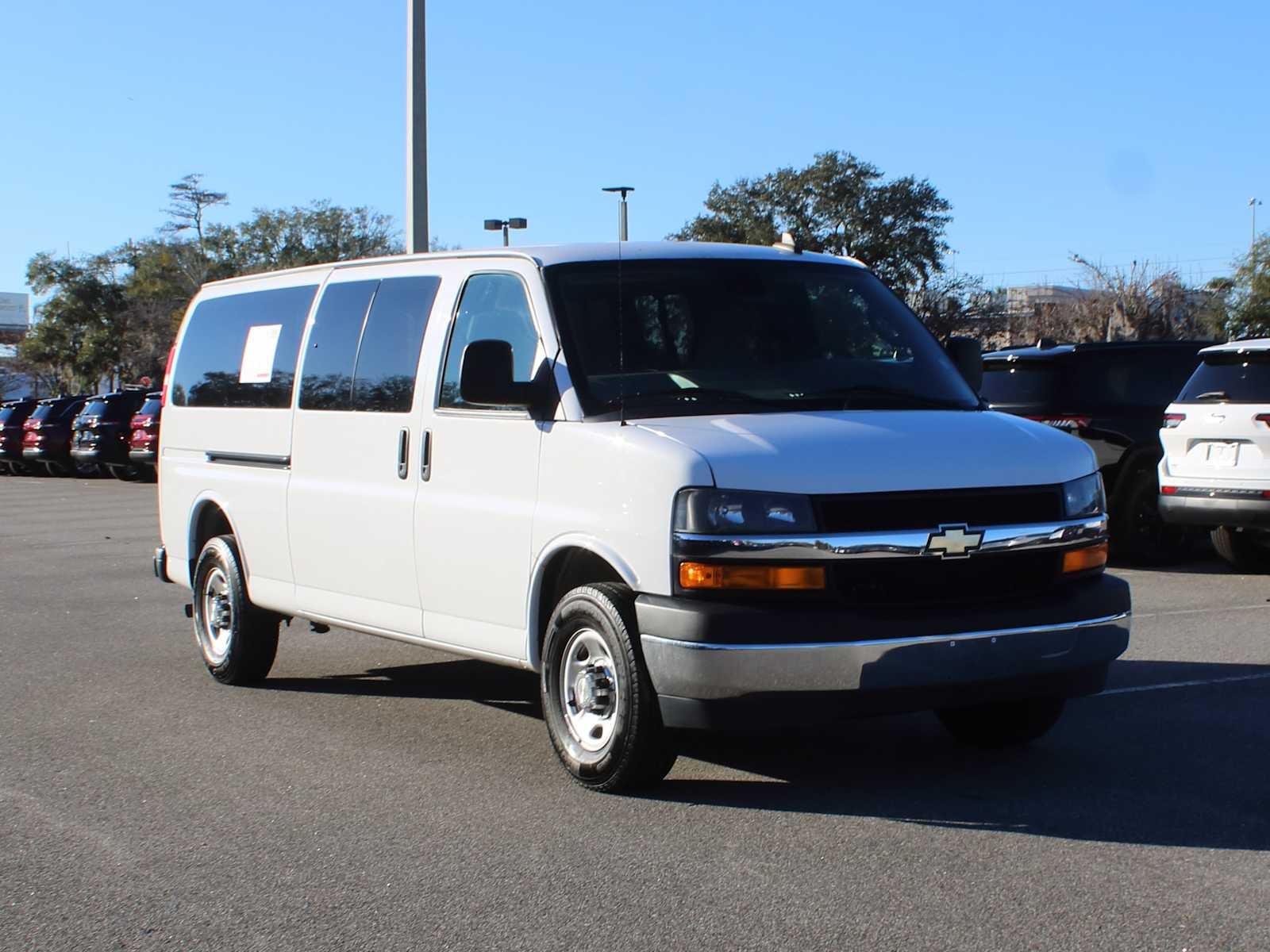2022 Chevrolet Express Passenger RWD 3500 Extended Wheelbase LT