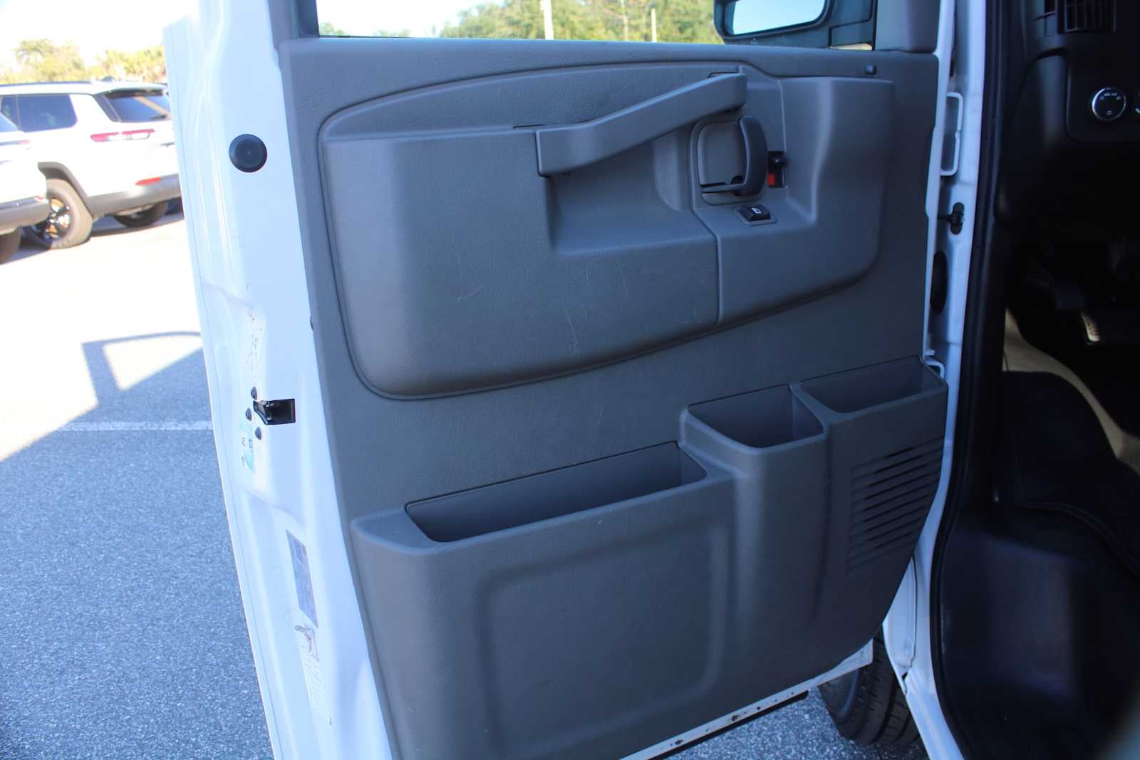 2022 Chevrolet Express Passenger RWD 3500 Extended Wheelbase LT