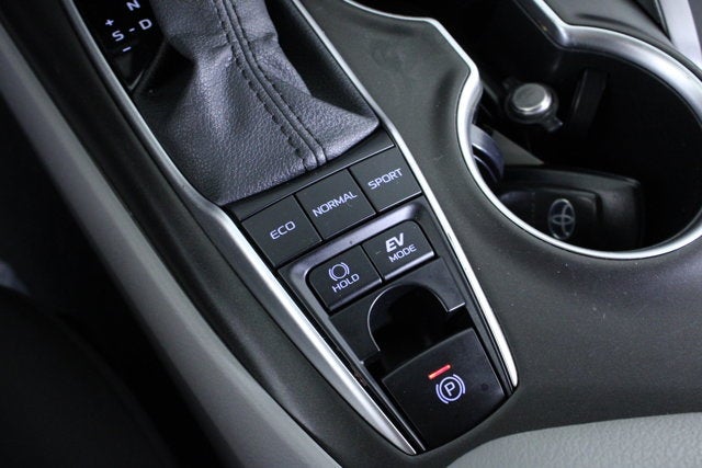 2022 Toyota Camry Hybrid LE