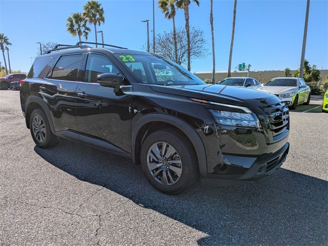 2023 Nissan Pathfinder SV