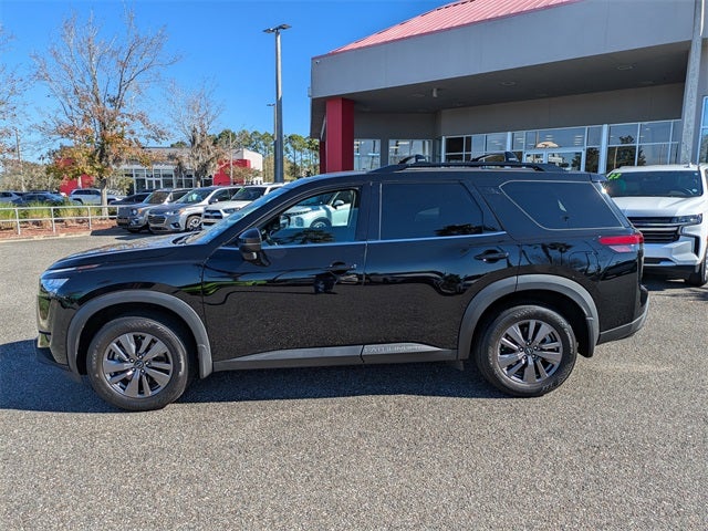 2023 Nissan Pathfinder SV