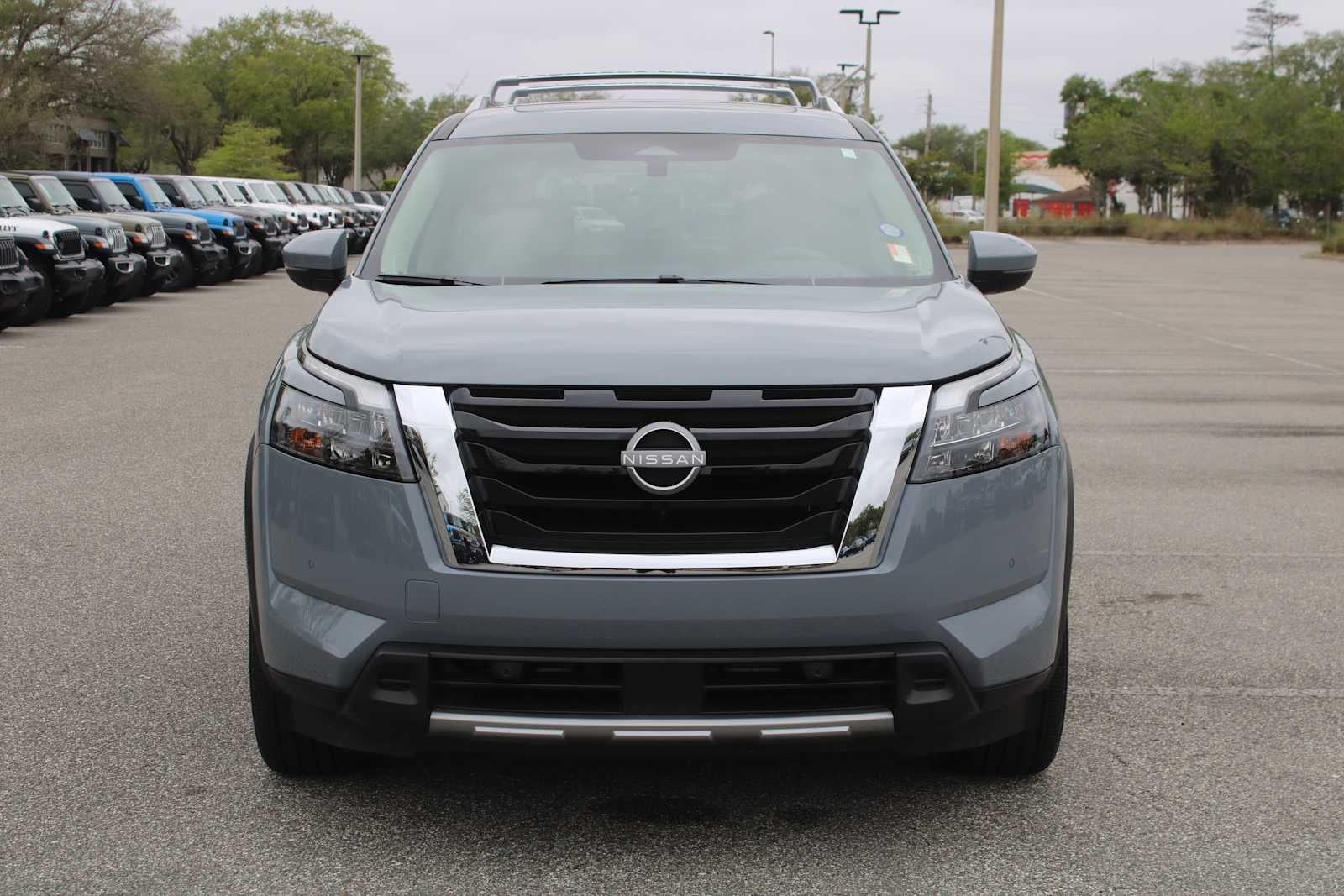 2025 Nissan Pathfinder Platinum