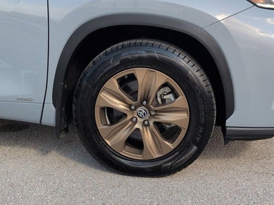 2022 Toyota Highlander Hybrid Bronze Edition