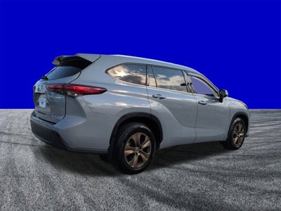 2022 Toyota Highlander Hybrid Bronze Edition