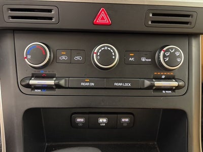 2023 Kia Carnival LX