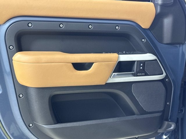 2023 Land Rover Defender X-Dynamic SE