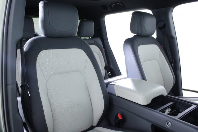 2023 Land Rover Defender X-Dynamic SE