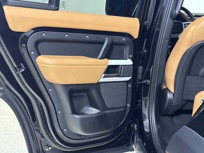 2023 Land Rover Defender SE
