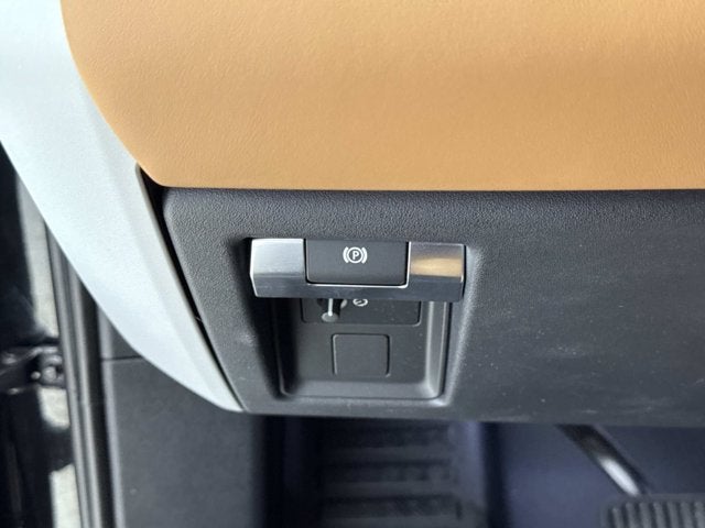 2023 Land Rover Defender SE