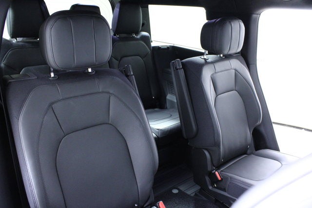 2025 Land Rover Defender V8