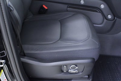 2025 Land Rover Defender V8