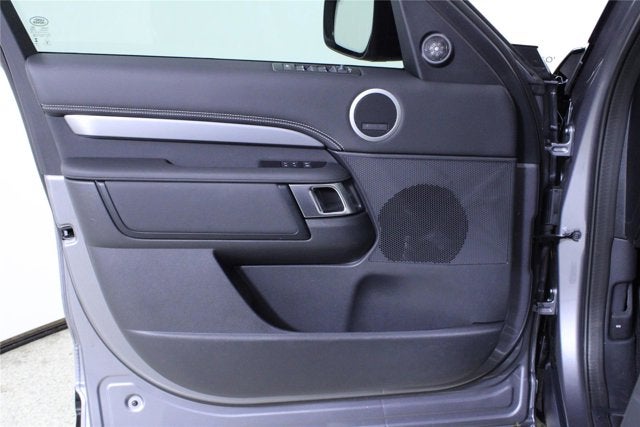 2025 Land Rover Discovery Dynamic SE