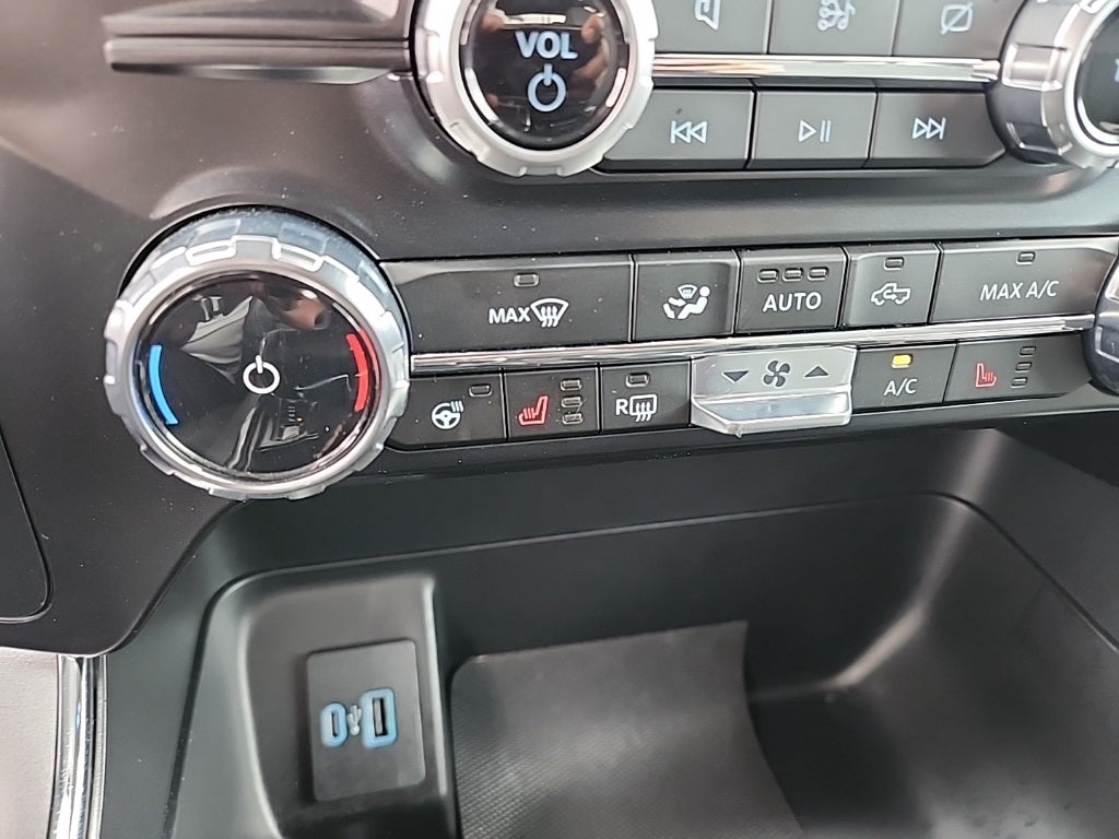 2023 Ford F-150 Lightning XLT