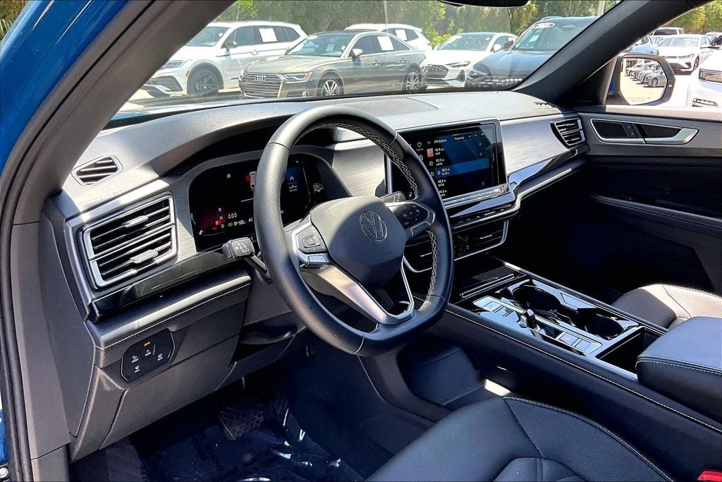 2025 Volkswagen Atlas Cross Sport 2.0T SE w/Technology