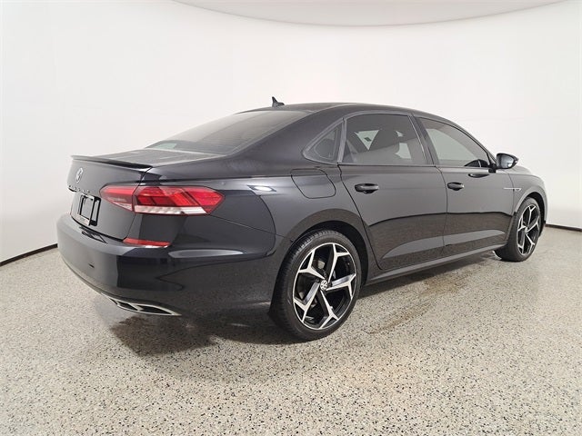 2022 Volkswagen Passat 2.0T R-Line