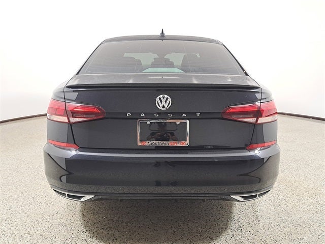 2022 Volkswagen Passat 2.0T R-Line