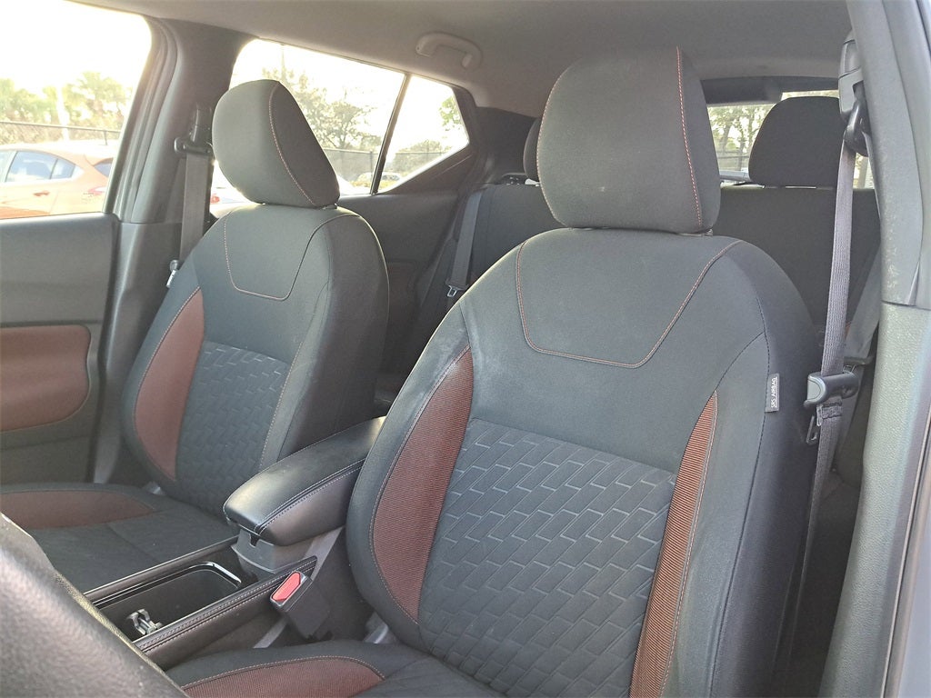 2021 Nissan Kicks SR