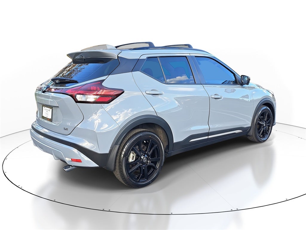 2021 Nissan Kicks SR
