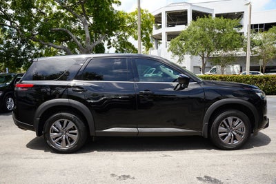 2023 Nissan Pathfinder S