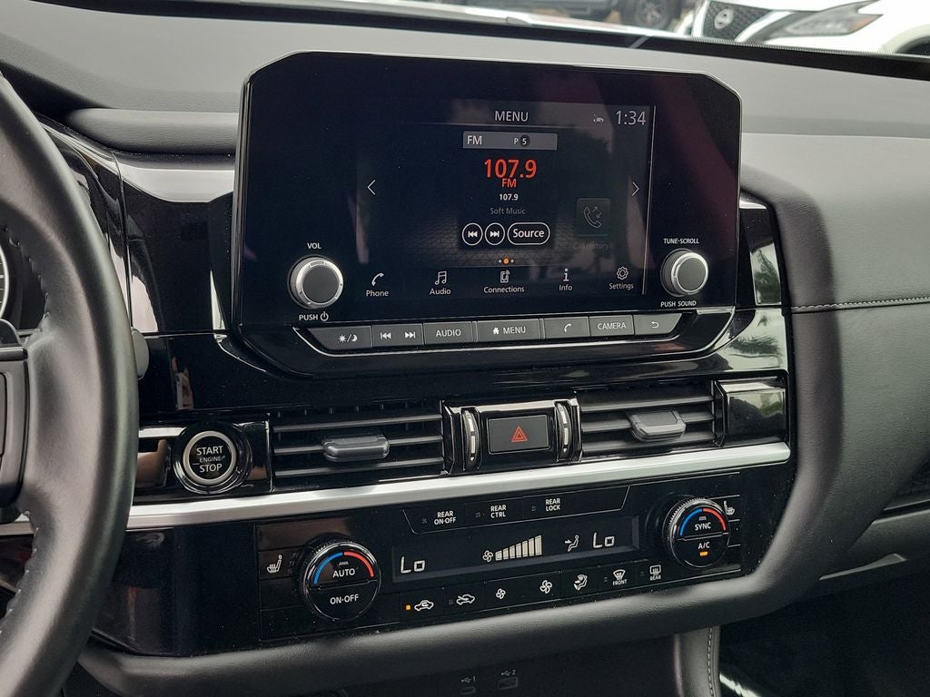 2024 Nissan Pathfinder SV