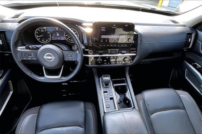 2023 Nissan Pathfinder SL