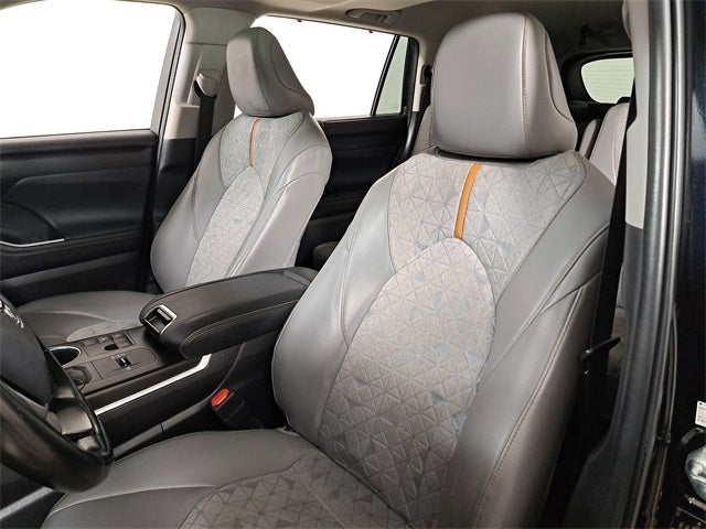 2023 Toyota Highlander Hybrid Bronze Edition