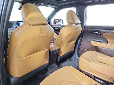 2022 Toyota Highlander Platinum
