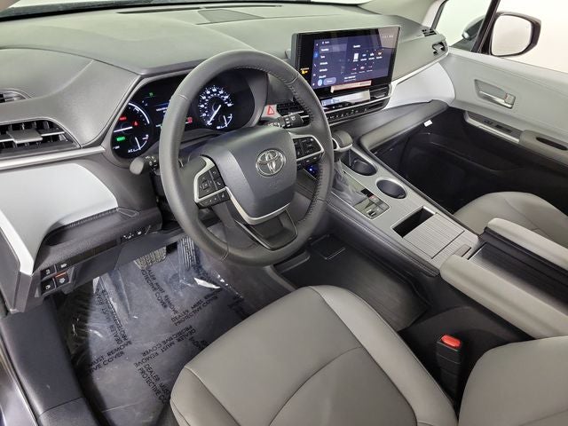 2025 Toyota Sienna XLE 8 Passenger