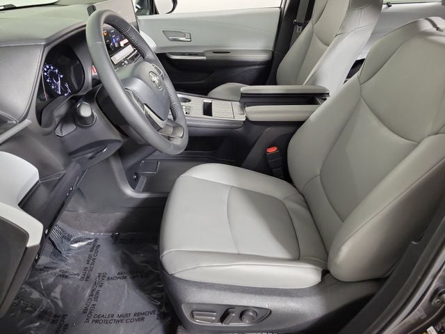 2025 Toyota Sienna XLE 8 Passenger