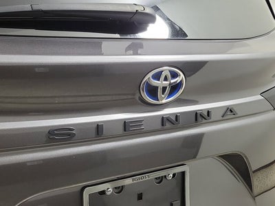 2025 Toyota Sienna XLE 8 Passenger