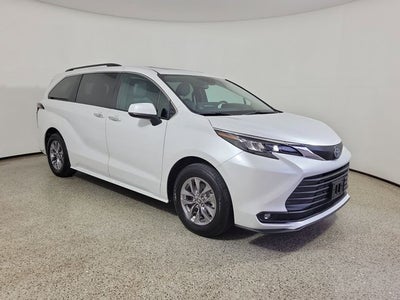 2025 Toyota Sienna XLE 8 Passenger