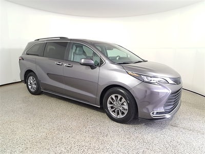 2024 Toyota Sienna XLE 8 Passenger