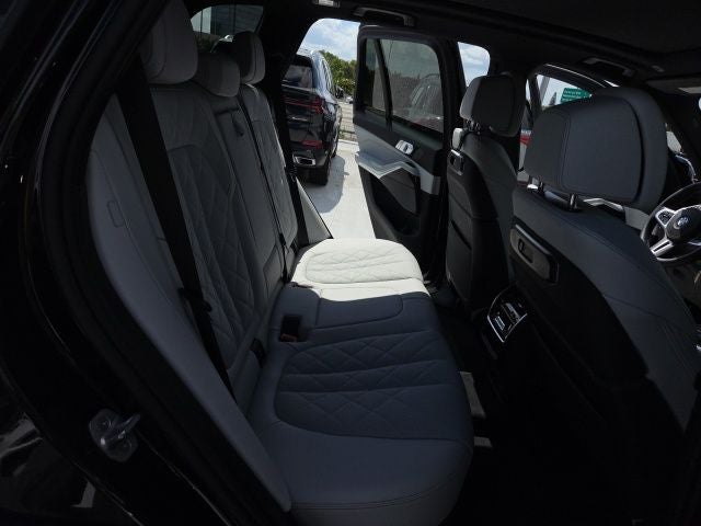 2025 BMW X5 M60i