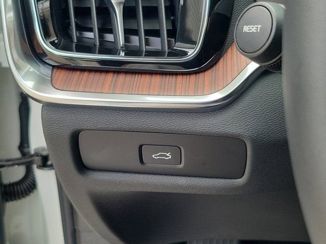 2025 Volvo S60 B5 Plus
