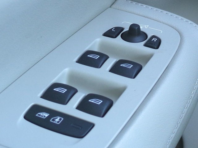 2023 Volvo S60 Ultimate Bright Theme