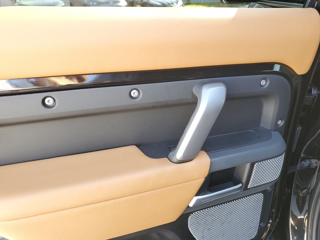 2024 Land Rover Defender 130 X-Dynamic SE