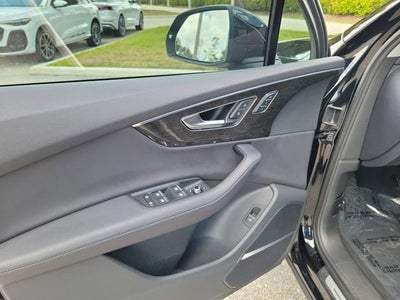 2023 Audi Q7 45 Premium Plus