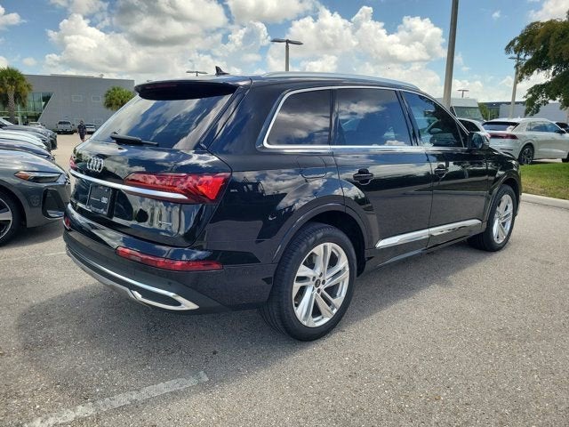 2023 Audi Q7 45 Premium Plus