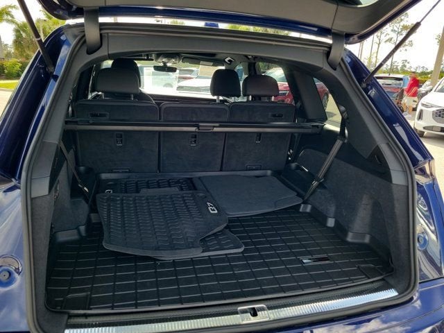 2022 Audi Q7 45 Premium Plus