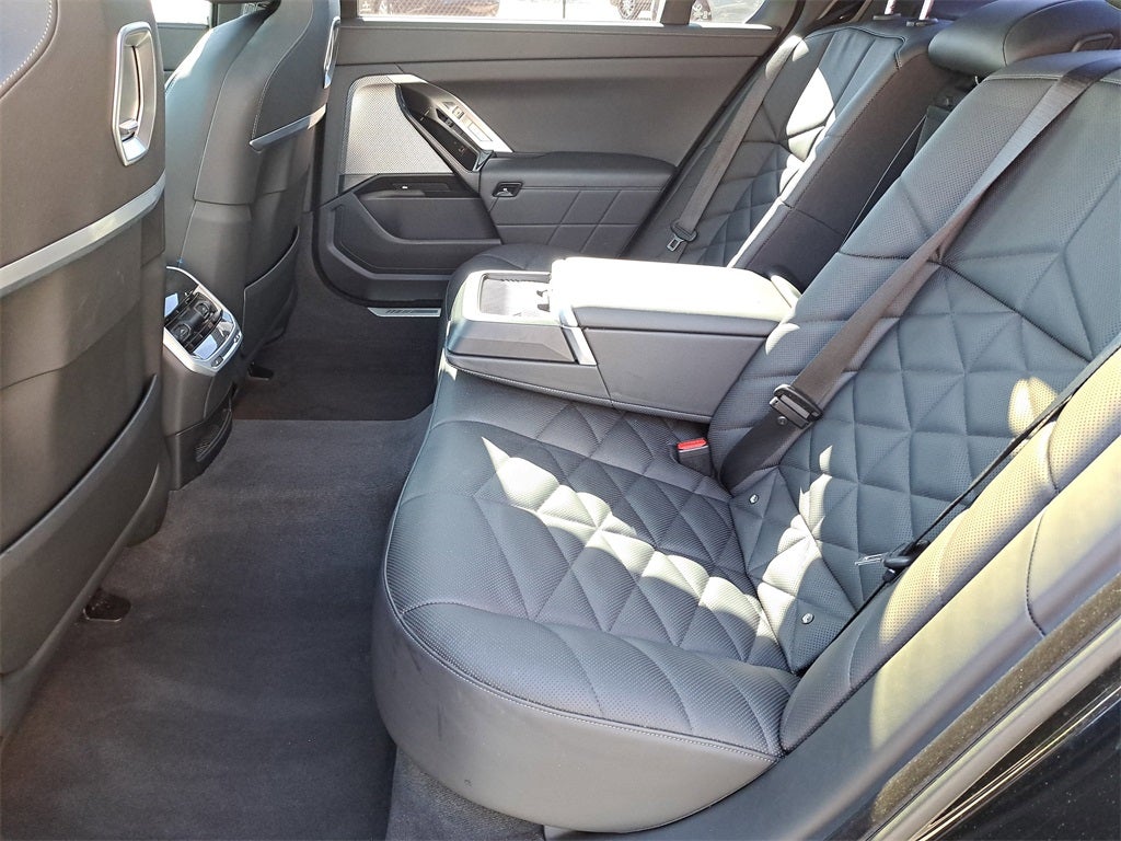 2023 BMW 7 Series 740i