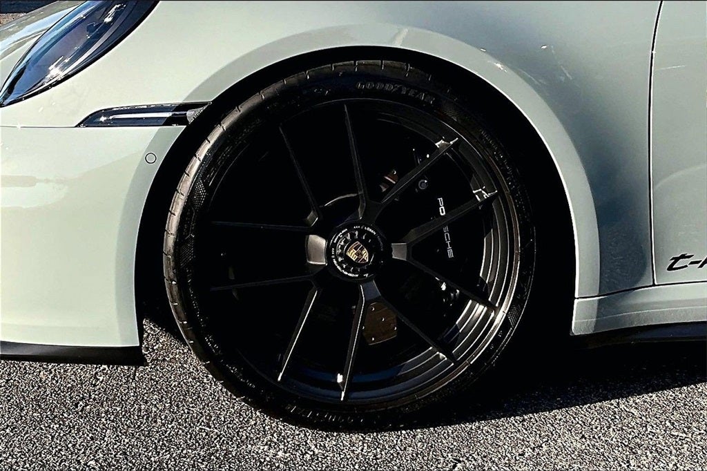 2025 Porsche 911 Carrera 4 GTS