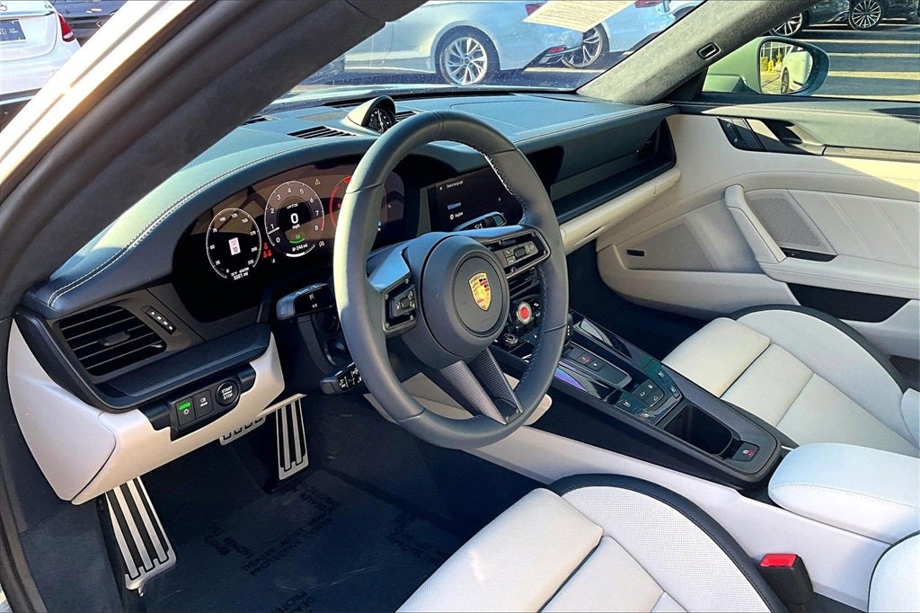 2025 Porsche 911 Carrera 4 GTS