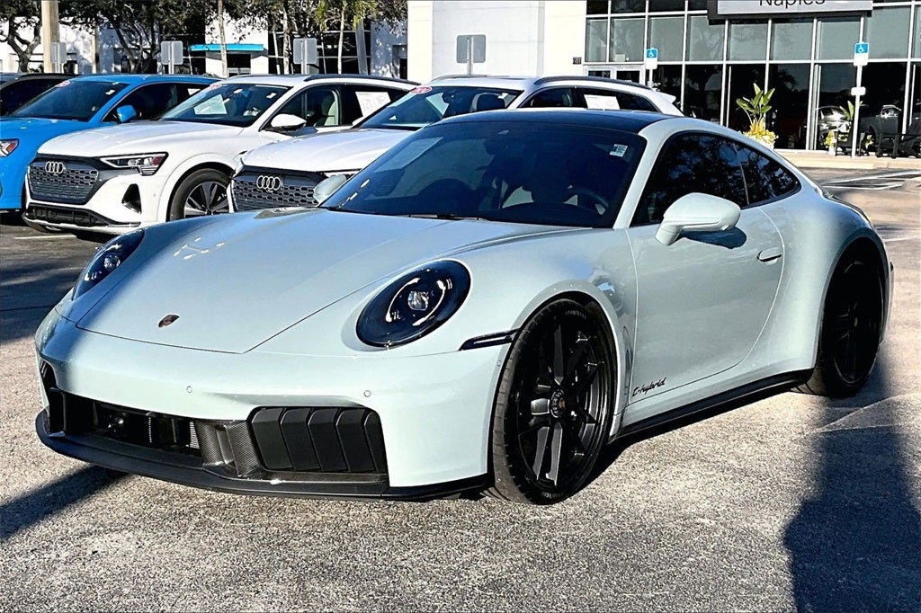 2025 Porsche 911 Carrera 4 GTS