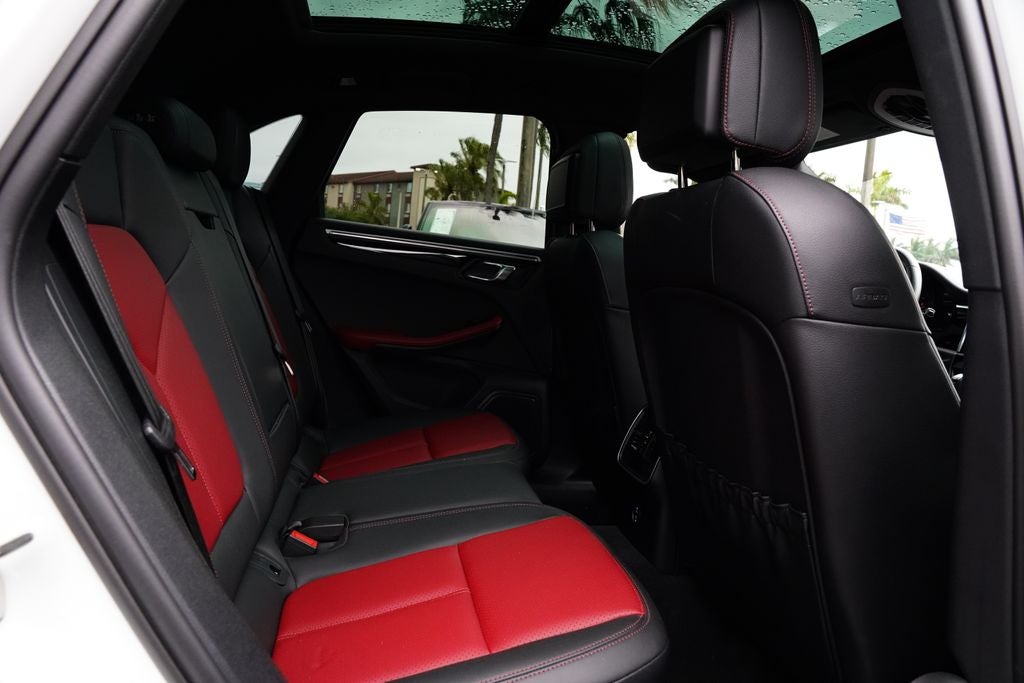 2022 Porsche Macan Base