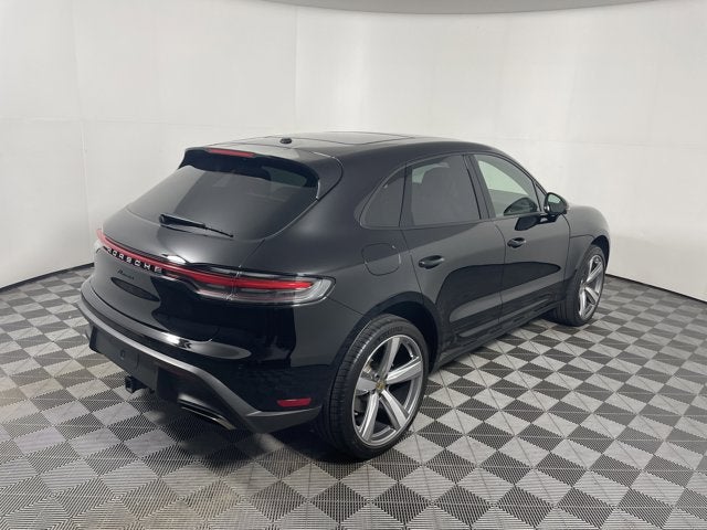 2025 Porsche Macan Base