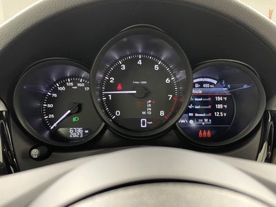 2025 Porsche Macan Base