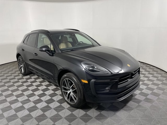 2025 Porsche Macan Base