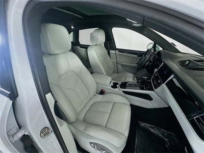 2023 Porsche Macan Base