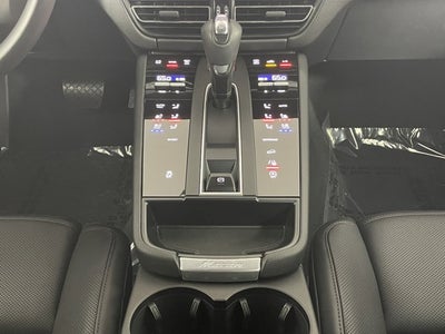 2025 Porsche Macan Base