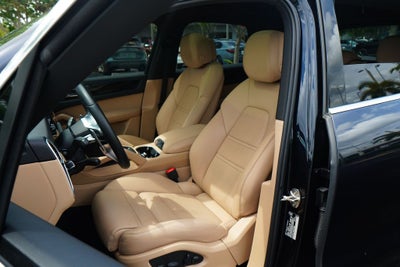 2022 Porsche Cayenne Base